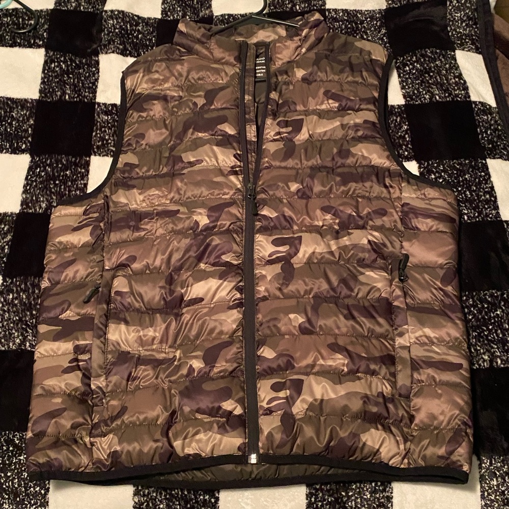 Men’s camo vest